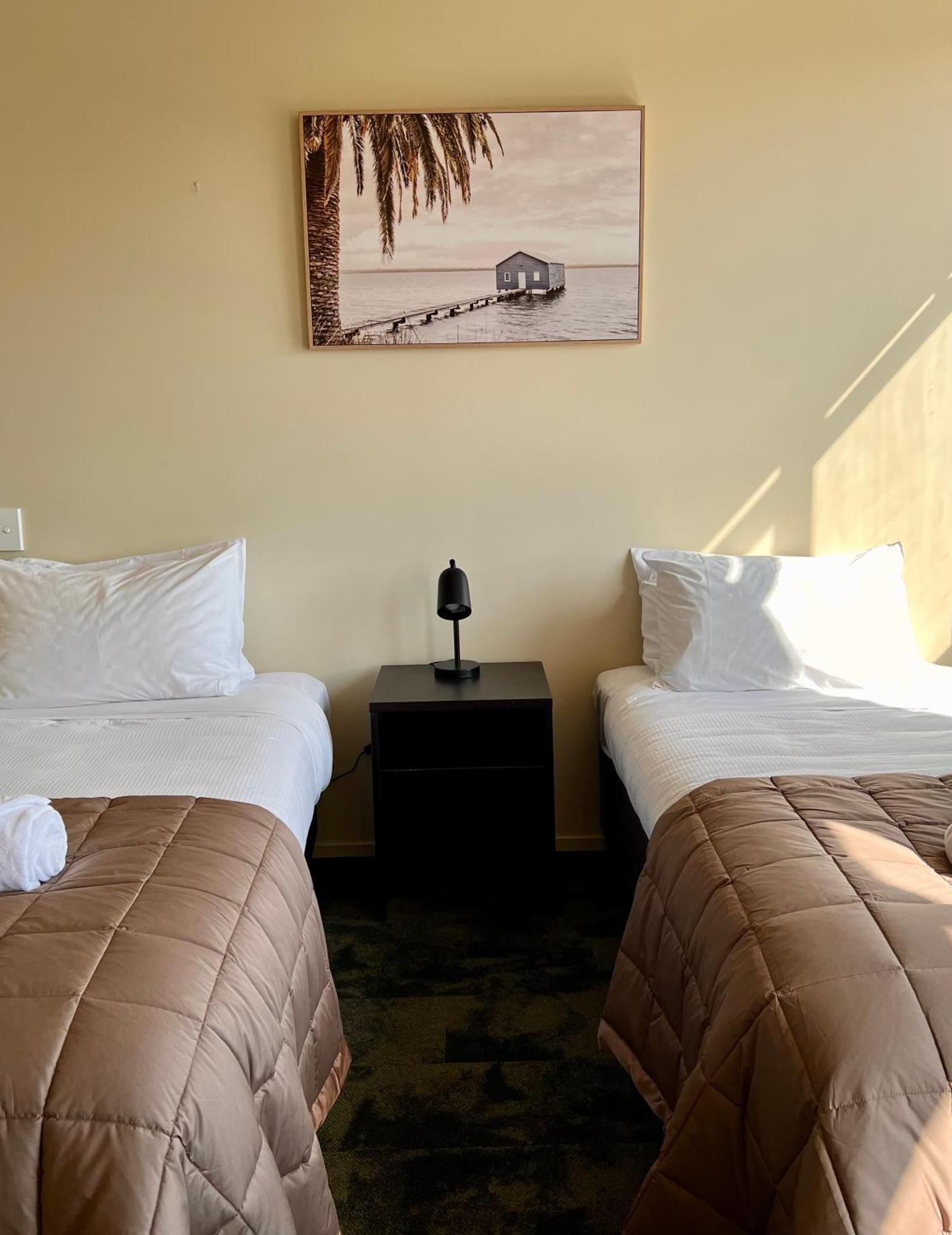 The Post Hotel Porirua Eksteriør billede